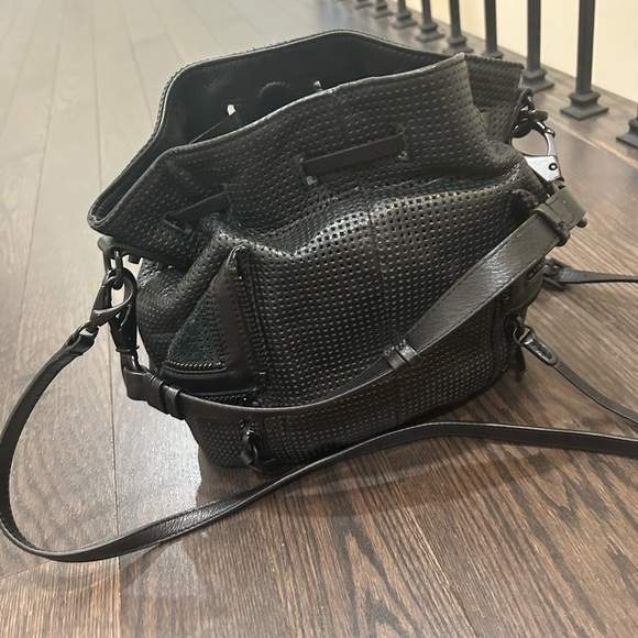 SHE + LO Bucket Bag - Picture 5 of 6